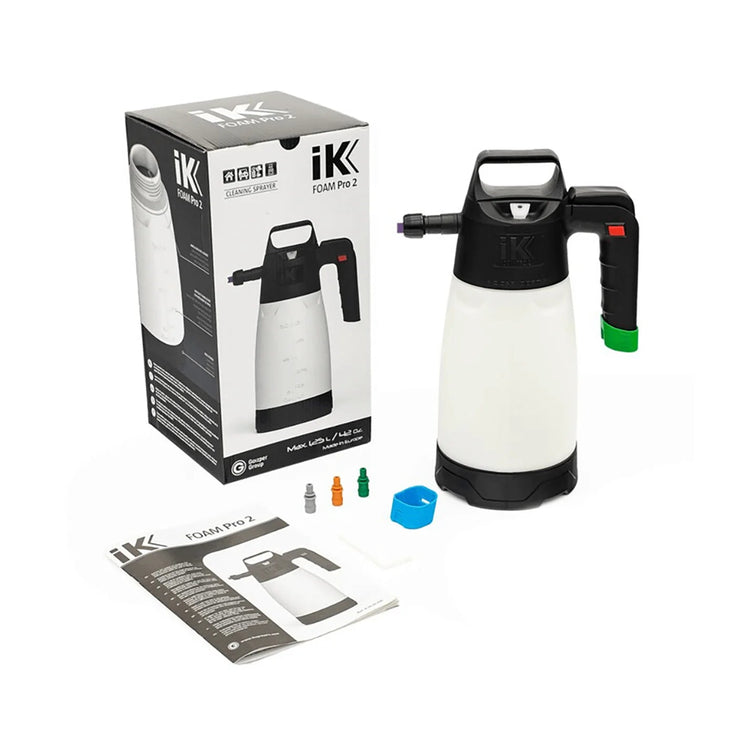 Ontdek de iK FOAM Pro 2 - professionele schuimcompressiespuit van IK Sprayers, ideaal voor auto-detailing en diverse industriële toepassingen. Transparante tank met niveau-indicator, stabiele basis, grote vulopening, veiligheidsslot en -klep, beschermingshuls voor klepkamer, kleurgecodeerde kappen voor inhoudsidentificatie. Compatibel met verschillende sproeiers en accessoires, eenvoudige montage en demontage zonder gereedschap